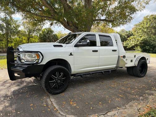 2021 RAM 3500 Tradesman Crew Cab 4x4 8' Box