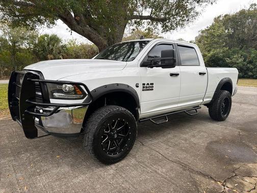 2017 RAM 2500 SLT Crew Cab 4x4 6'4' Box