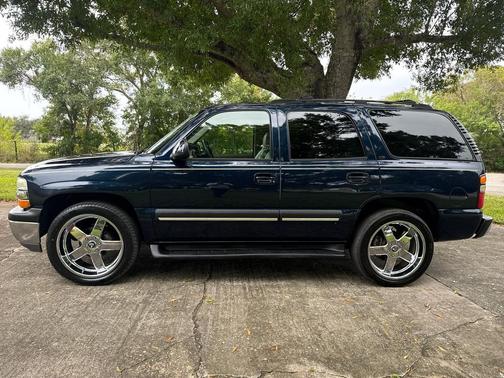 Dark Blue Metallic 2004 Chevrolet Tahoe LT