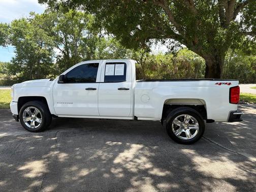 Summit White 2018 Chevrolet Silverado 1500 Custom