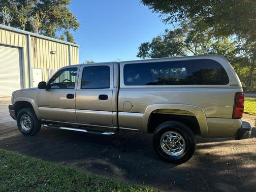2004 Chevrolet Silverado 2500 LS H/D Crew Cab