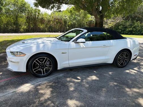 Oxford White 2018 Ford Mustang GT Premium