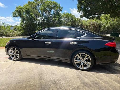 Black 2013 INFINITI M37 Base
