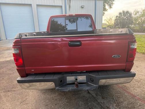 Red 2001 Ford Ranger XLT SuperCab