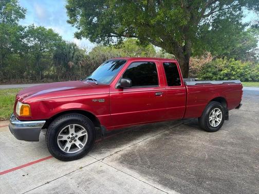 Red 2001 Ford Ranger XLT SuperCab