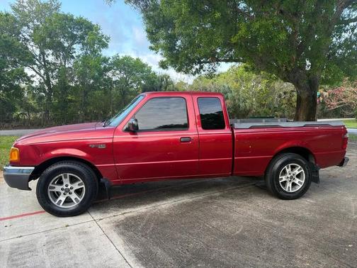 Red 2001 Ford Ranger XLT SuperCab