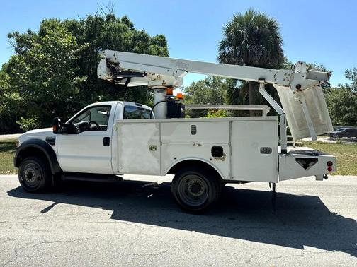 2008 Ford F-450 2WD Reg Cab 141'' WB 60'' CA XLT