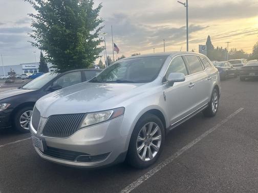 2014 Lincoln MKT Base