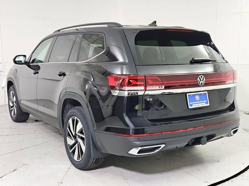 Deep Black Pearl 2026 Volkswagen Atlas 2.0T SE w/Technology 4MOTION