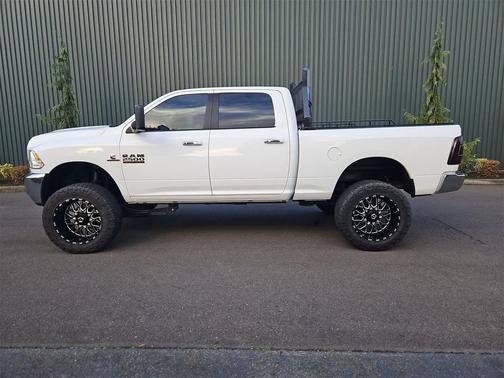 2018 RAM 2500 SLT Crew Cab 4x4 6'4' Box