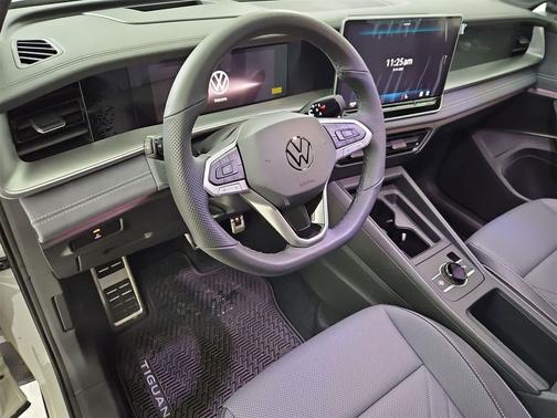 2026 Volkswagen Tiguan 2.0T SE R-Line Black 4MOTION