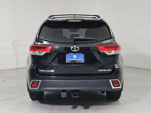 Midnight Black Metallic 2019 Toyota Highlander Limited Platinum