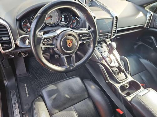 Jet Black Metallic 2018 Porsche Cayenne S