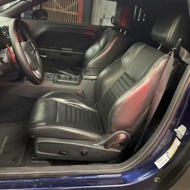 Photo 6 of 6 of 2014 Dodge Challenger SXT