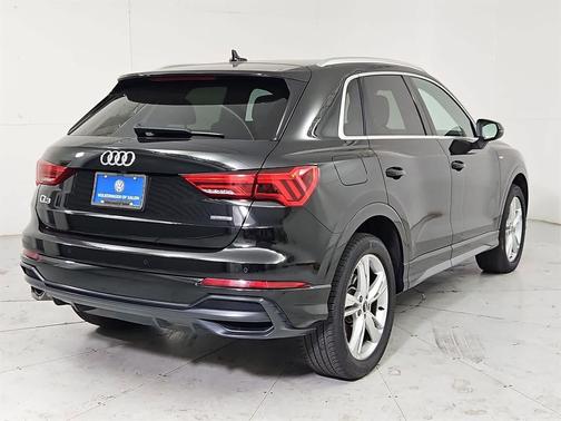 2022 Audi Q3 45 S line Premium