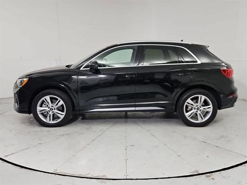 2022 Audi Q3 45 S line Premium