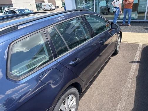 2015 Volkswagen Golf SportWagen TSI S 4-Door