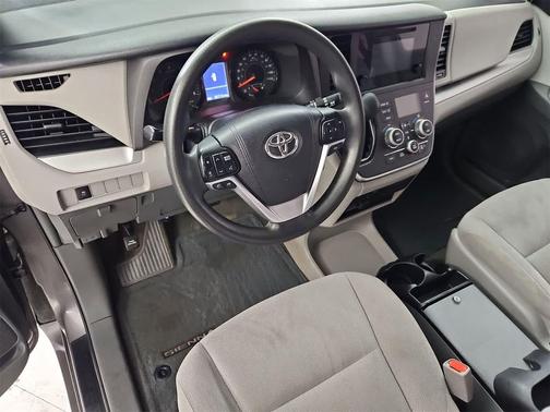 2016 Toyota Sienna L