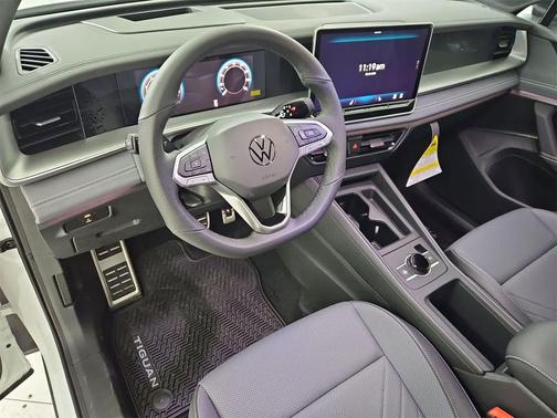 2025 Volkswagen Tiguan 2.0T SE R-Line Black 4MOTION