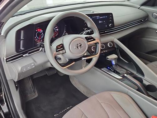 2023 Hyundai ELANTRA SE
