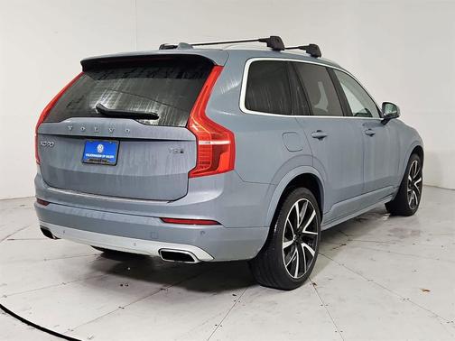 2020 Volvo XC90 T6 Momentum