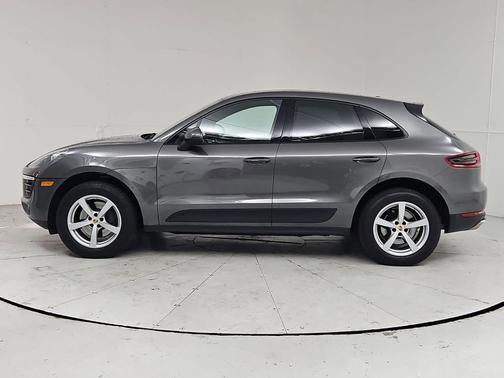 Agate Grey Metallic 2018 Porsche Macan Macan