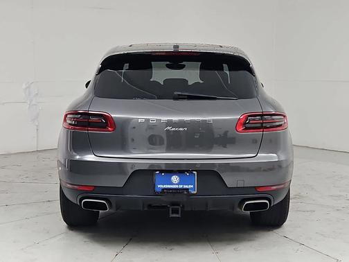 Agate Grey Metallic 2018 Porsche Macan Macan