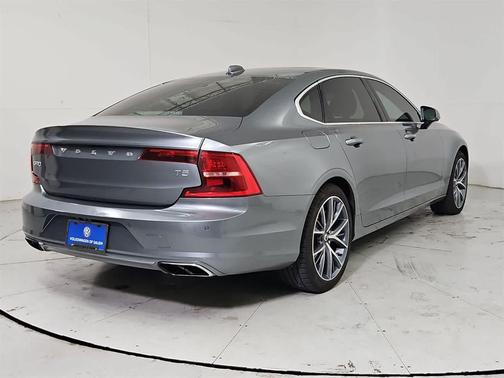 2018 Volvo S90 T5 Momentum