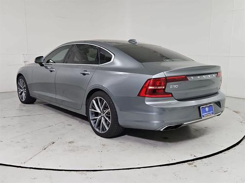 2018 Volvo S90 T5 Momentum