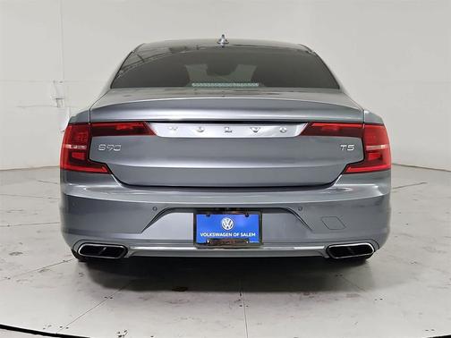 2018 Volvo S90 T5 Momentum