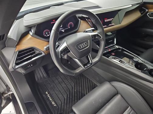 2023 Audi e-tron GT Premium Plus quattro