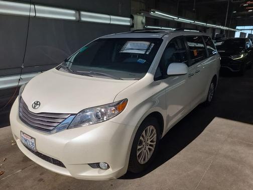 2017 Toyota Sienna XLE Premium