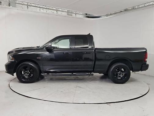 Brilliant Black Crystal Pearlcoat 2016 RAM 1500 Sport