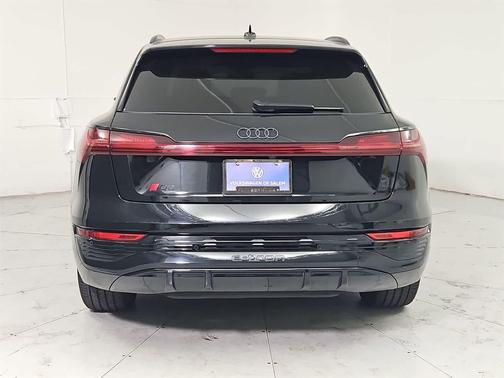 2024 Audi Q8 e-tron Prestige