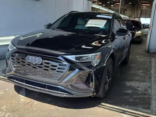 2024 Audi Q8 e-tron Prestige