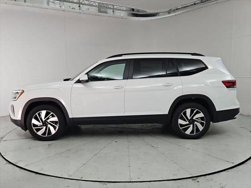 2025 Volkswagen Atlas 2.0T SE w/Technology 4MOTION