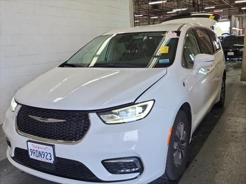 2022 Chrysler Pacifica Hybrid Touring L
