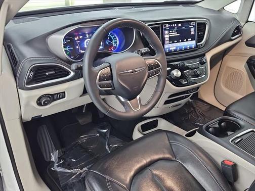 2022 Chrysler Pacifica Hybrid Touring L
