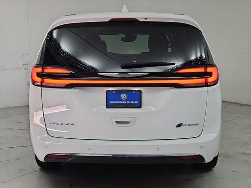 2022 Chrysler Pacifica Hybrid Touring L