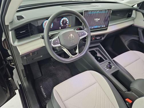 2025 Volkswagen Tiguan 2.0T SE 4MOTION