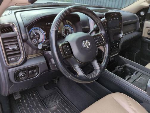 2022 RAM 3500 Limited Crew Cab 4x4 8' Box