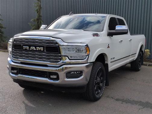 2022 RAM 3500 Limited Crew Cab 4x4 8' Box