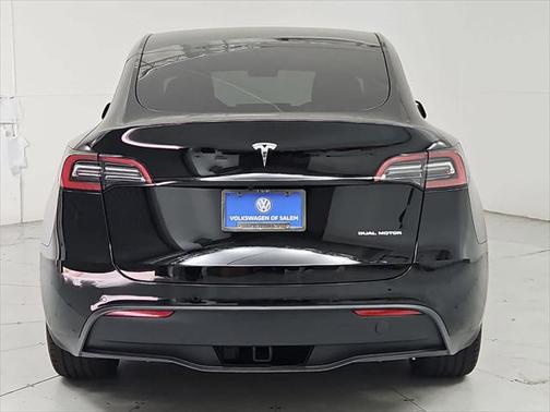 2022 Tesla Model Y Long Range Dual Motor All-Wheel Drive