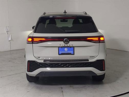 2025 Volkswagen Tiguan 2.0T SE R-Line Black 4MOTION