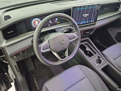 2025 Volkswagen Tiguan 2.0T SE 4MOTION