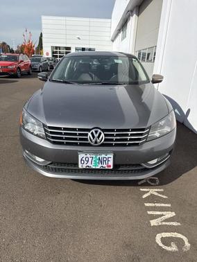 2013 Volkswagen Passat 2.0 TDI SE w/ Sunroof