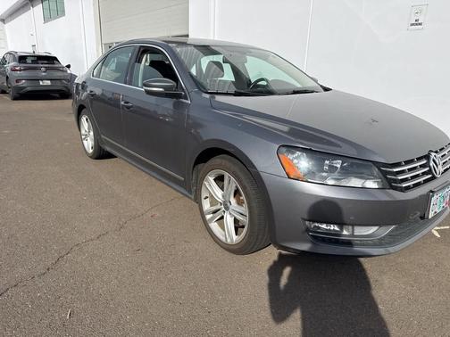 2013 Volkswagen Passat 2.0 TDI SE w/ Sunroof