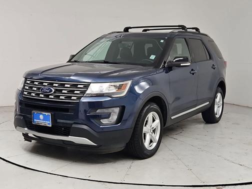 Blue Jeans Metallic 2017 Ford Explorer XLT