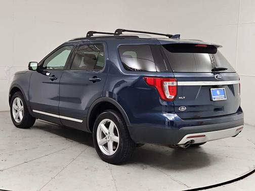 Blue Jeans Metallic 2017 Ford Explorer XLT