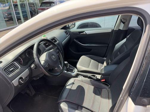Candy White 2013 Volkswagen Jetta SE
